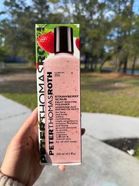 Peter Thomas Roth Strawberry Scrub - Pink Exfoliating Polish